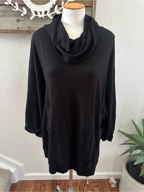 Club Pilates logo Nux oversized funnel neck sweatshirt top size M/L NWT